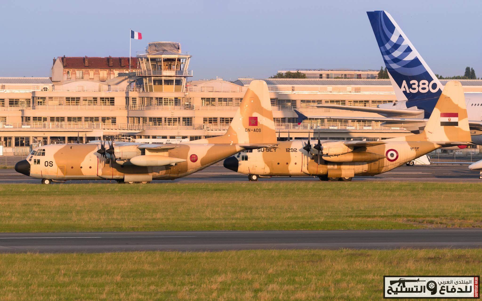 طائرتي C130H مصرية ومغربية في باريس