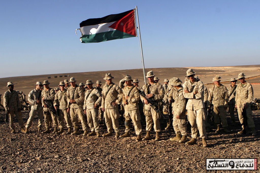 القوات الخاصة الاردنية تجبر قوات المارينز الأمريكية على رفع العلم الأردني
