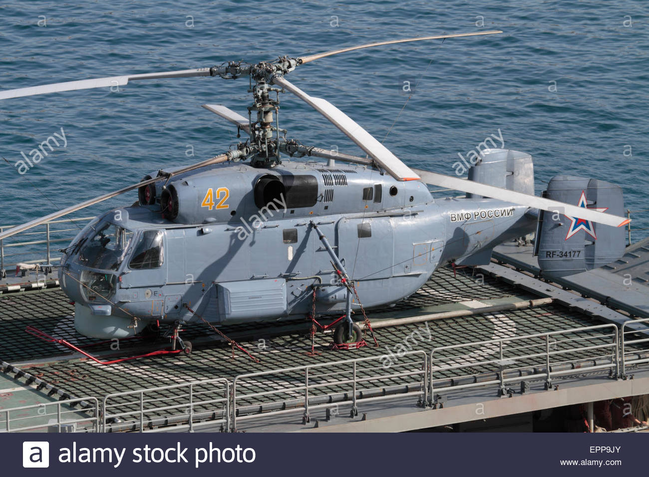 kamov-ka-27pl-helicopter-on-board-the-russian-navy-frigate-yaroslav-EPP9JY.jpg