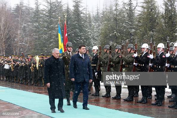 turkish-prime-minister-binali-yildirim-and-prime-minister-of-ukraine-picture-id653203388
