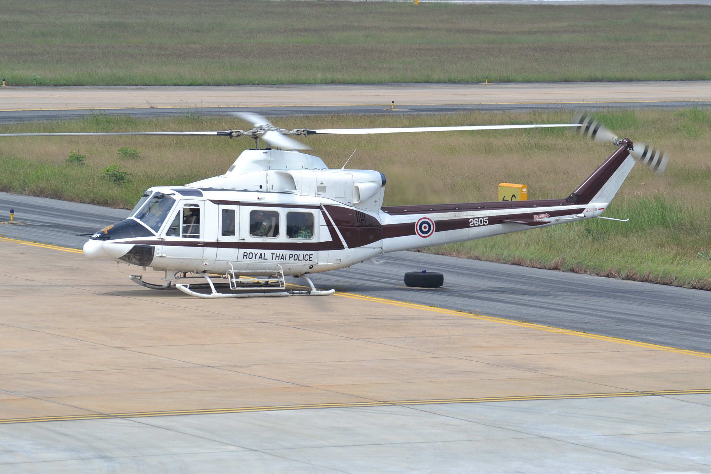 Bell_Helicopters_412EP_of_the_Royal_Thai_Police_at_Khon_Kaen-KKC_(10489786265).jpg