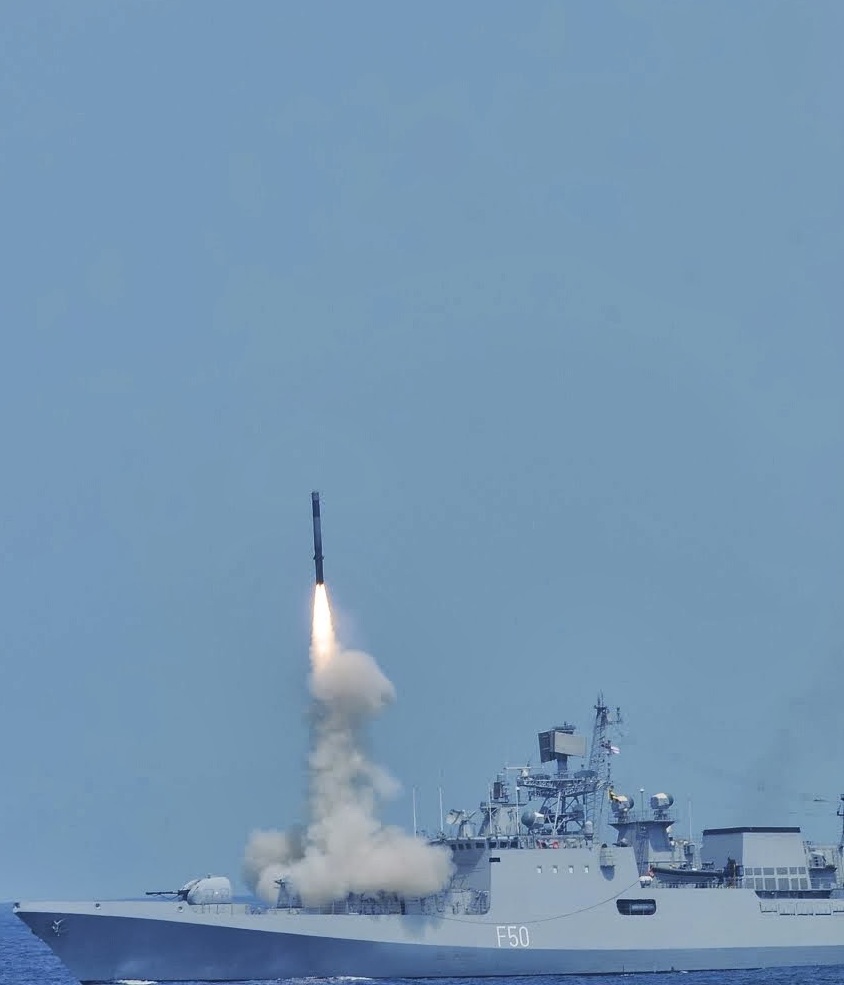 India+successfully+test-fired+the+290-km+range+BrahMos+supersonic+cruise+missile+Navy%E2%80%99s+guided+missile+frigate+INS+Tarkash++(1).jpg