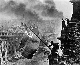 red_army_soldiers_raising_the_soviet_flag_on_the_roof_of_the_reichstag_berlin_germany.jpg