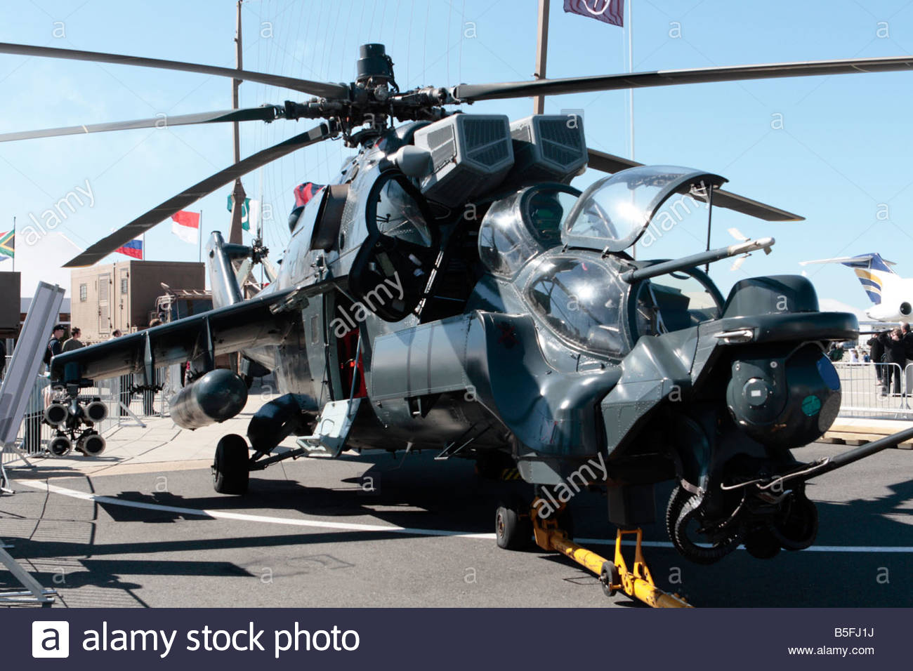 an-ate-mi-24-superhind-attack-helicopter-B5FJ1J.jpg