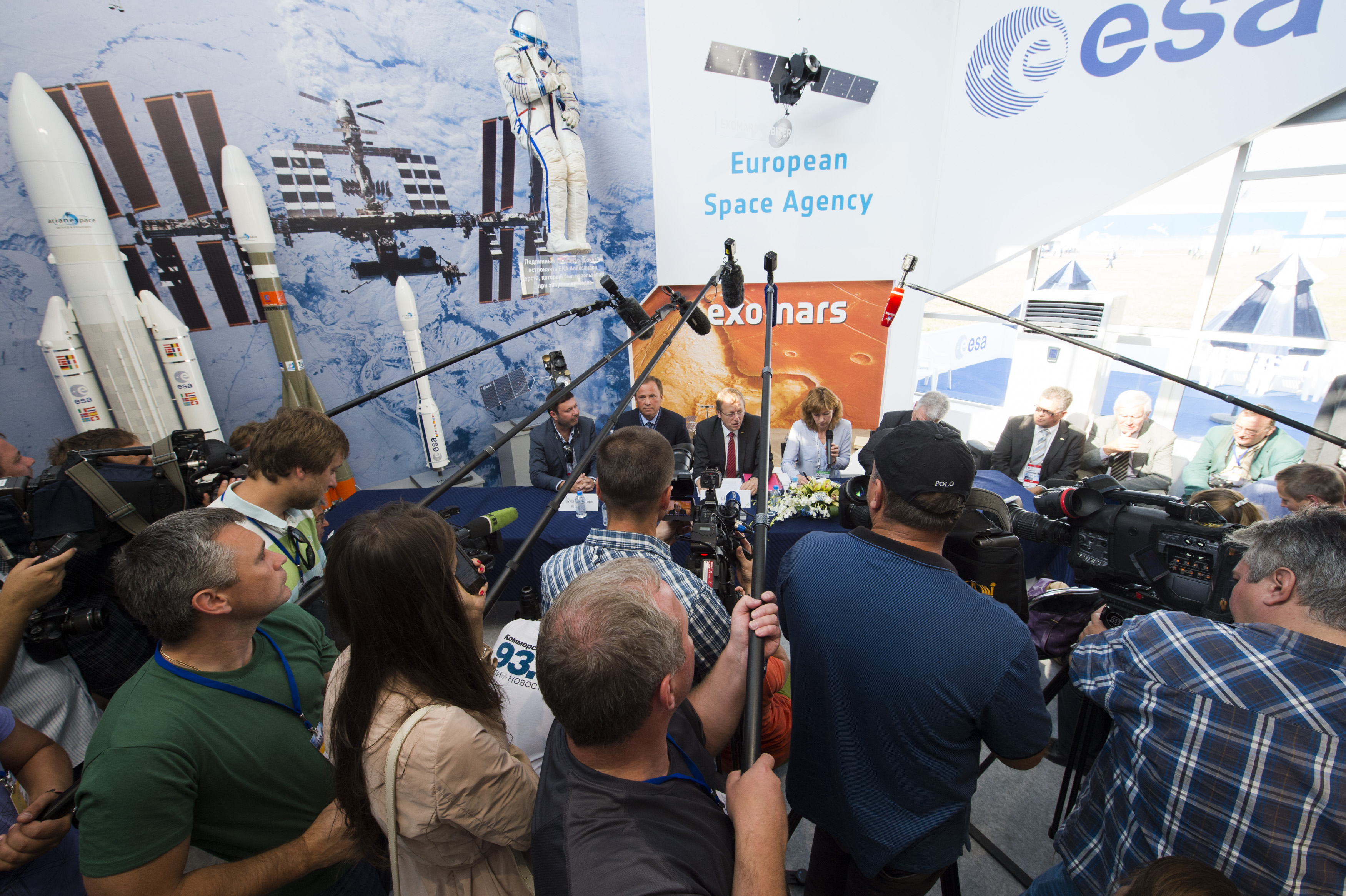 Press_conference_at_the_ESA_chalet.jpg