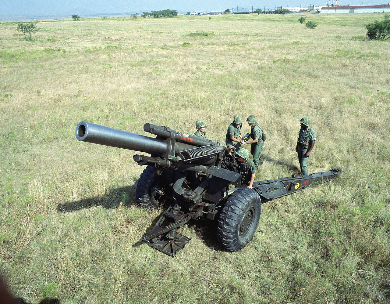 1280px-USArmy_M114_howitzer.jpg