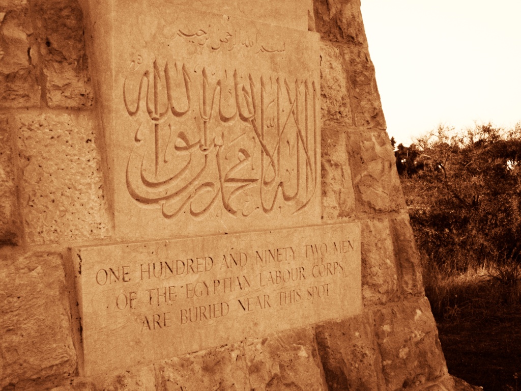 Egyptian_labour_corps_monument___graves-10455.jpg