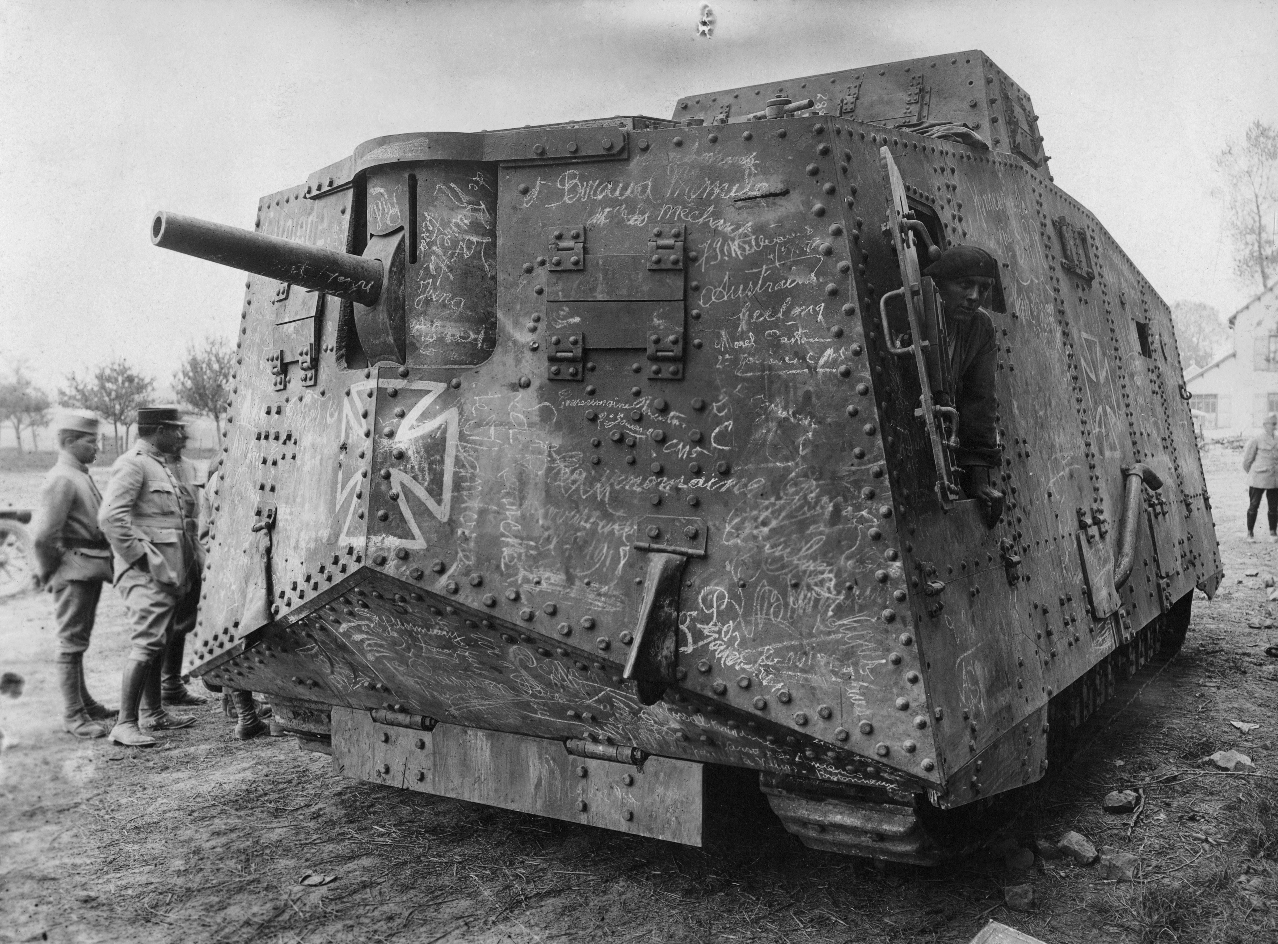 captured-german-a7v-tank.jpg