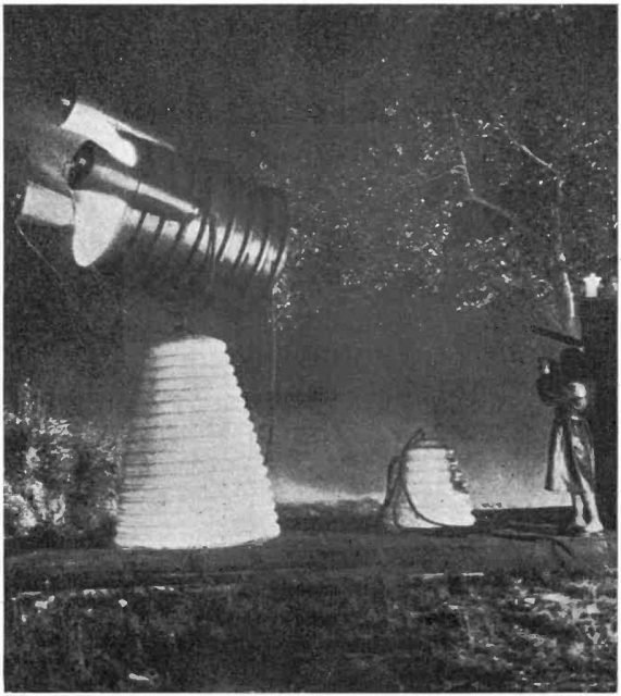 a-1925-radio-magazine-photograph-of-grindell-matthews-death-ray-571x640.jpg