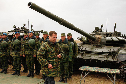 Dmitry_Medvedev_in_Orenburg_Oblast_26_September_2008-7.jpg