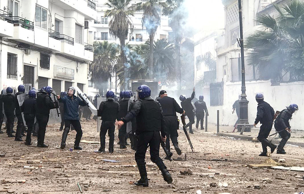 2019-03-08T165119Z_2045716895_RC1FF299BF80_RTRMADP_3_ALGERIA-PROTESTS.jpg