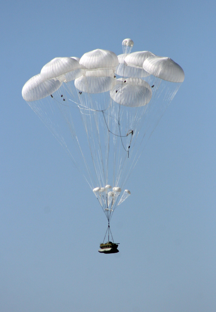 BMD-4_parachutage_BTVT_narod_.jpg