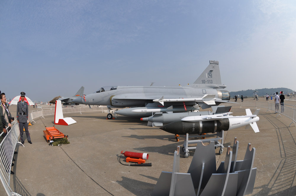 JF-17+Thunder+Got+Jacked+new+wheels+Rooling+fighte+jet+brust+replacement+%25287%2529.JPG