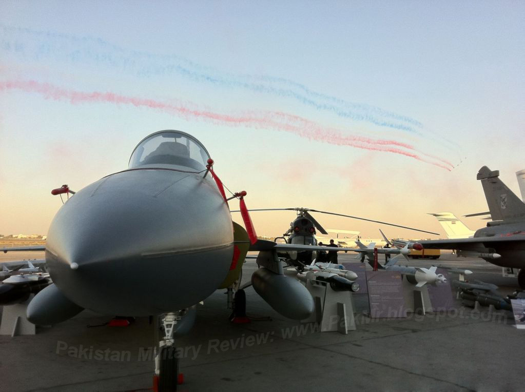 JF-17+Thunder+from+No.+16+Squadron+Black+Panthers++Pakistan+Air+Force+%2528PAF%2529+fighter+duabi+air+show+%25282%2529.jpg