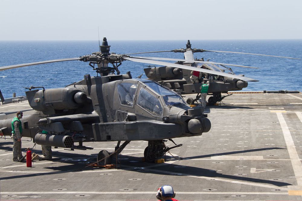 Attack+Reconnaissance+Battalion,+Combat+Aviation+Brigade,+AH-64D+(Apaches)+U.S.+Navy+aboardUSS+Ponce++joint+training+operations+Persian+Gulf+with+the+U.S.+Navy+in+support+Operation+Enduring+Freedom+(1).jpg