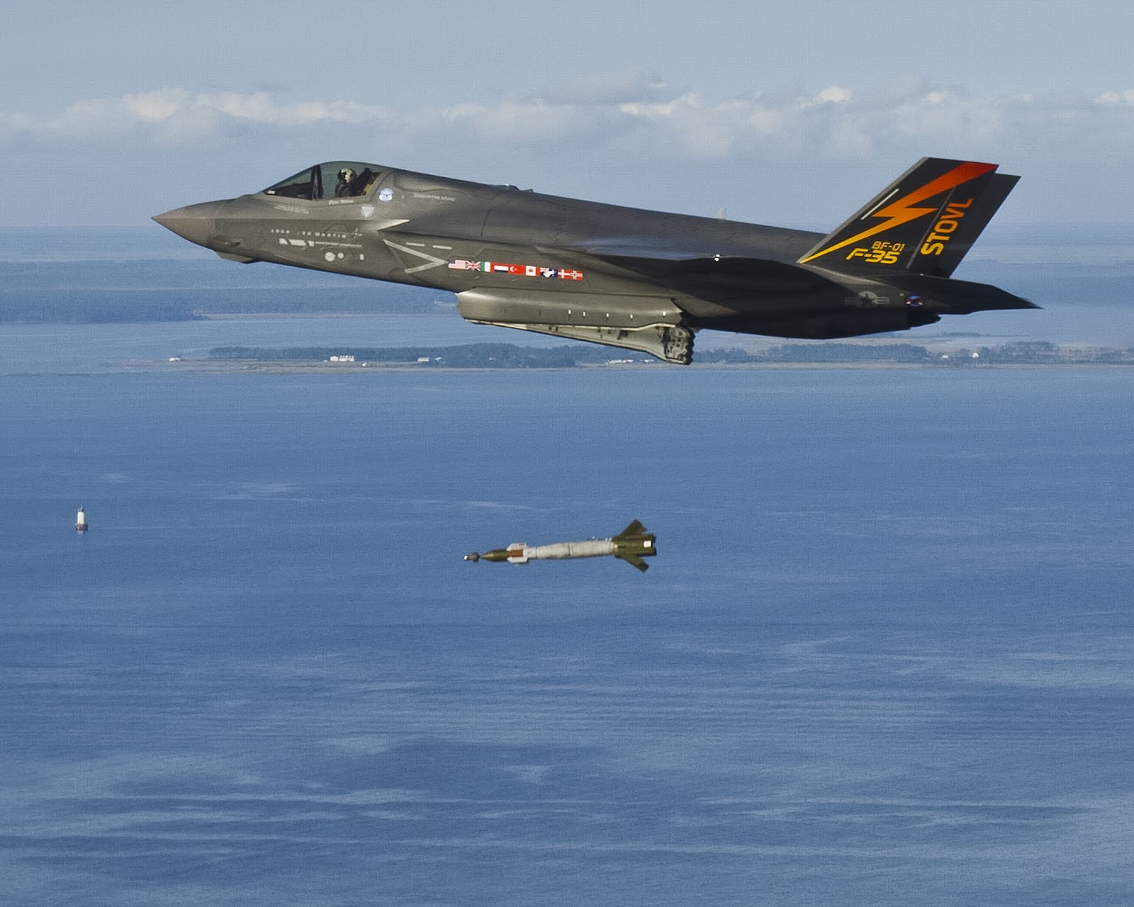 F-35B+Lightning+II,+during+a+500-pound+GBU-12+Paveway+II+laser-guided+weapon+separation+test.+BF-1+dropped+the+GBU-12+over+the+Atlantic+Test+Ranges+internal+weapons+bay+(2).JPG