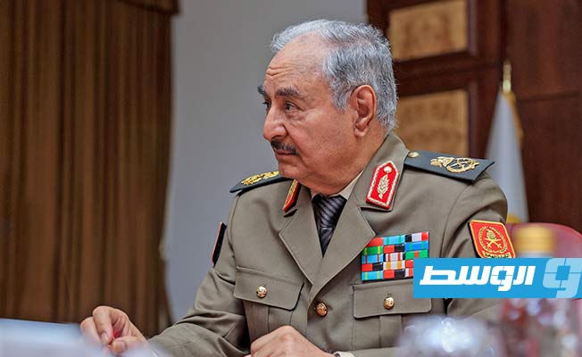 حفتر خلال لقاء مع نائب وزير الدفاع الروسي في لقاء بمدينة بنغازي، 28 يناير 2024. (القيادة العامة)