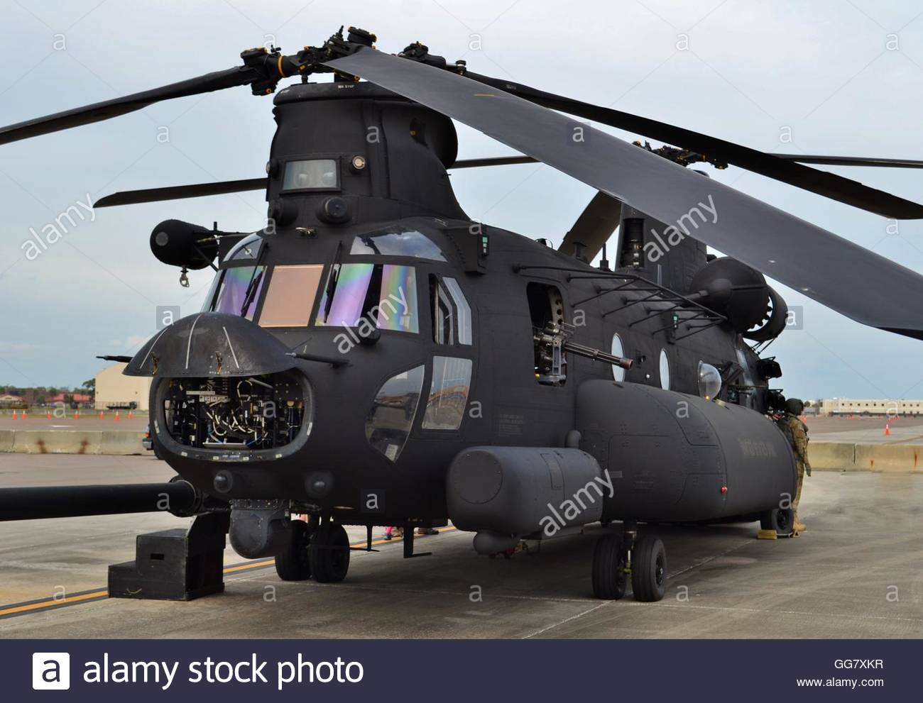 a-special-forces-ch-47-chinook-helicopter-of-army-special-forces-160th-GG7XKR.jpg
