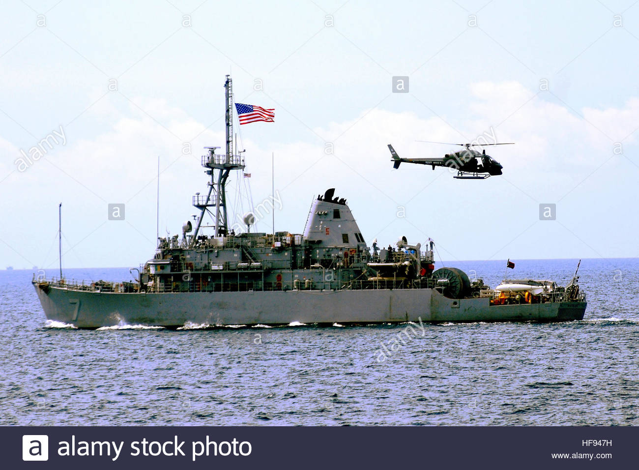 the-mine-countermeasures-ship-uss-patriot-mcm-7-departs-lumut-malaysia-HF947H.jpg