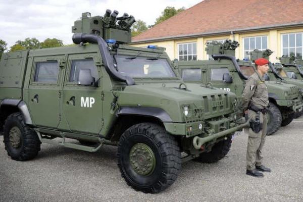 Austrian-Army-receives-armored-patrol-vehicles.jpg