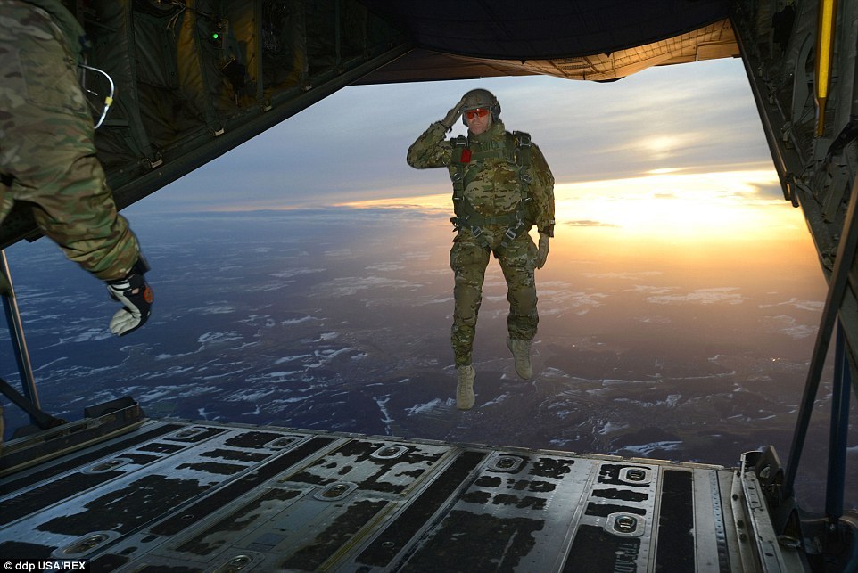 264E7B8D00000578-2987515-This_is_the_astonishing_moment_a_U_S_Special_Forces_solider_appe-a-2_1425982345910.jpg