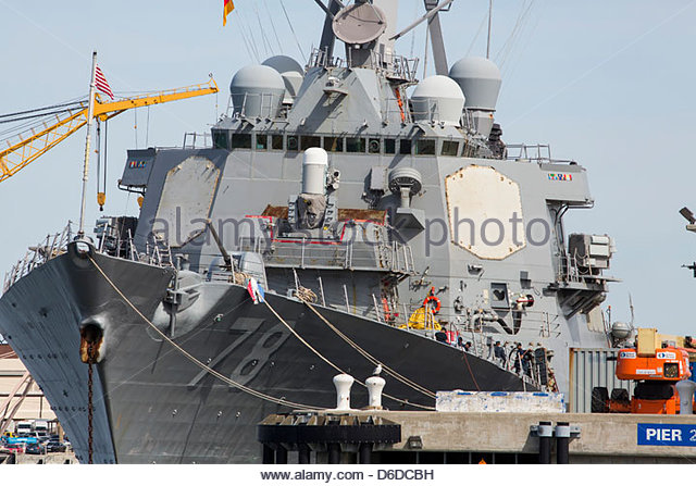 the-uss-porter-ddg-78-an-arleigh-burke-class-destroyer-at-naval-station-d6dcbh.jpg