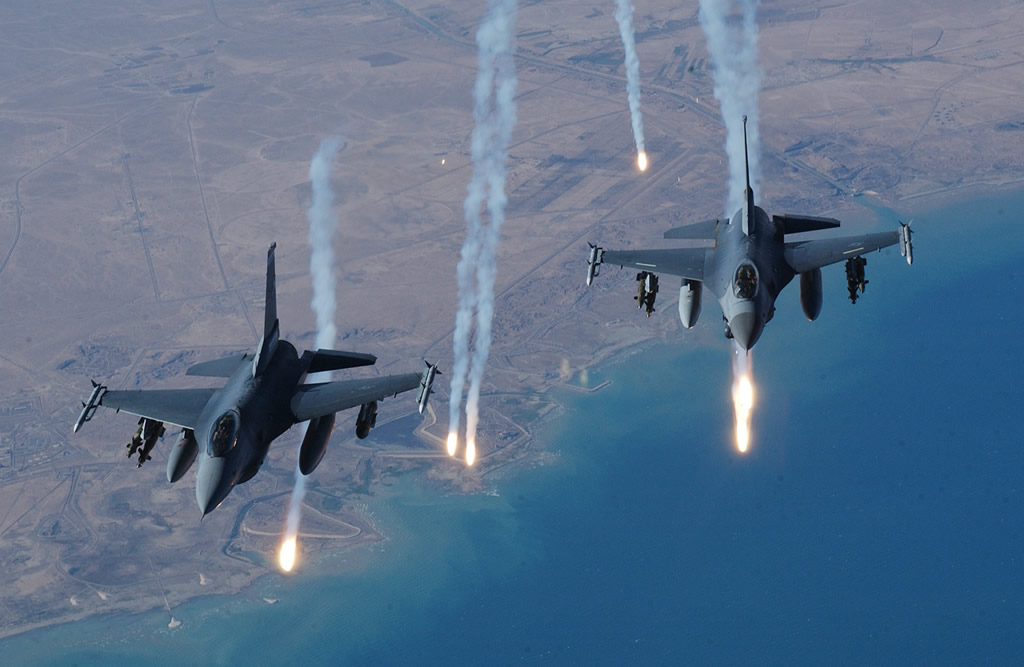 AIR_F-16s_USAF_Iraq_lg.jpg