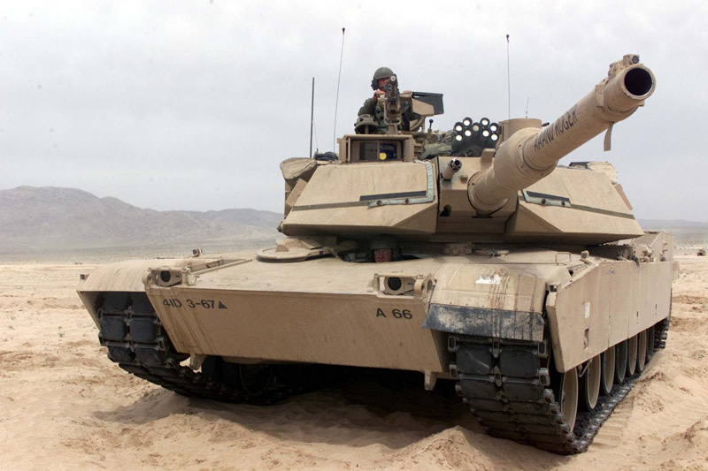 LAND_M1A2_Abrams_Down_the_Barrel_lg.jpg