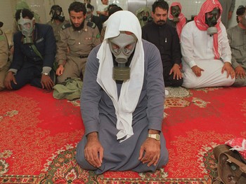 us-military-ap-photo-store-gulf-war-soldiers-praying-eastern-saudia-arabia-milit-gulfw-x-00010lg.jpg