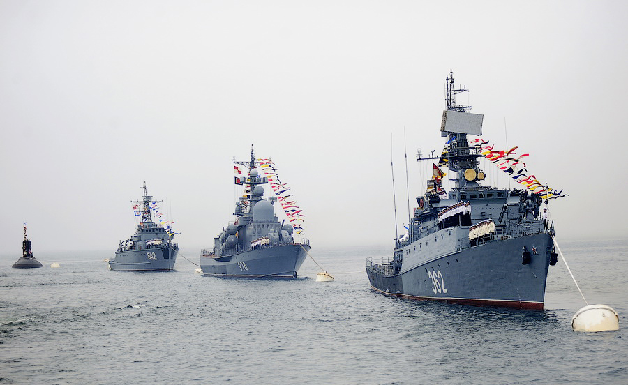 navy-day-celebrations-vladivostok-russia-1.jpg