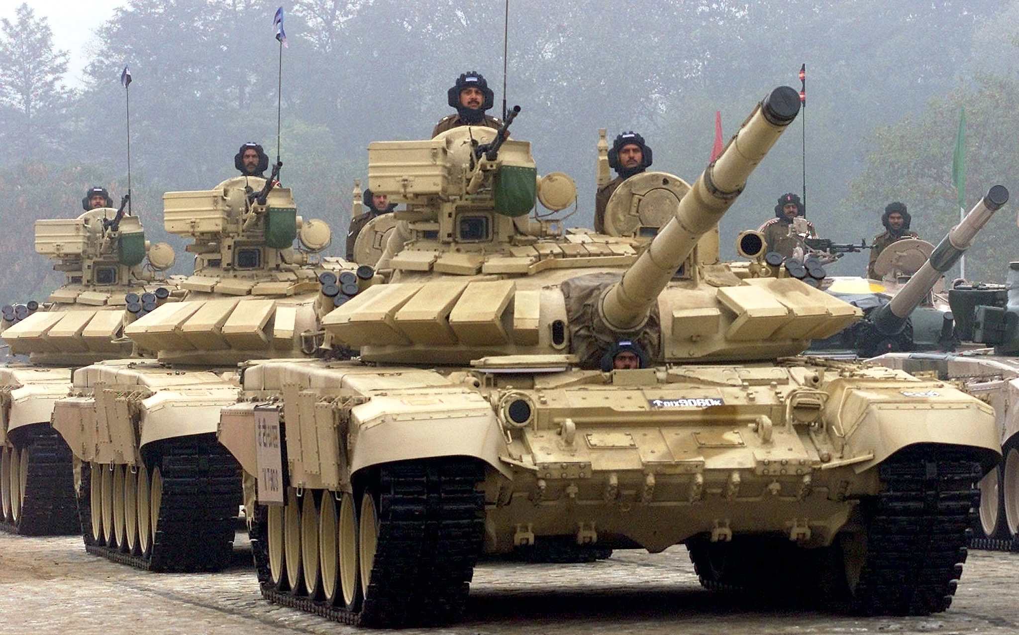 indian-soldiers-driving-t-90ms-tank.jpg