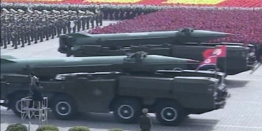1028212_3_0708_parade-militaire-a-pyongyang-le-25-avril-2007_ea00c355e5da022108d22ad7758e592d.jpg
