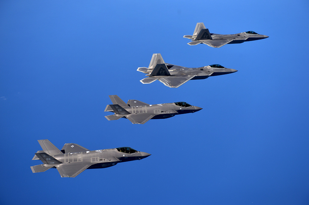 F-35-and-F-22-together.jpg