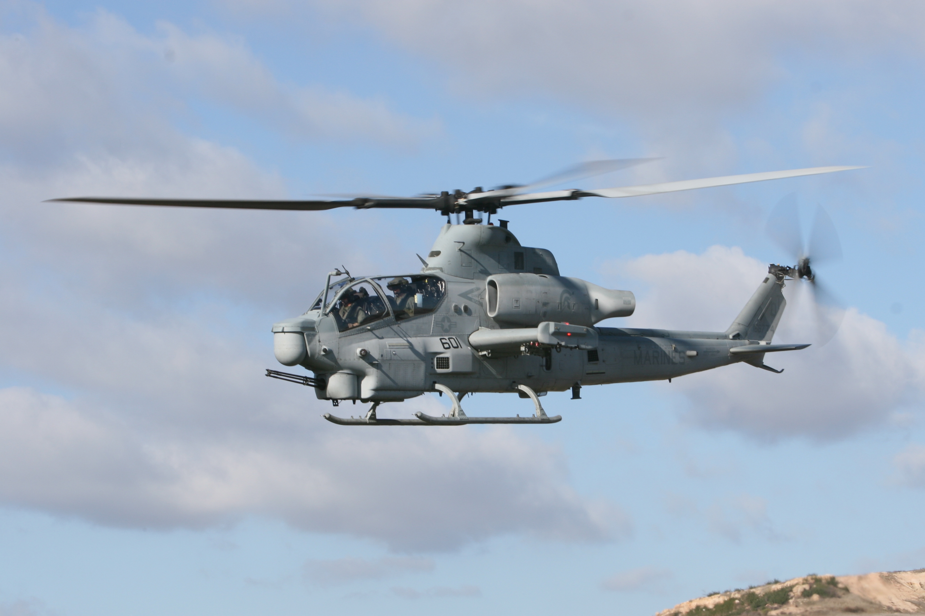 AH-1Z_HMLA-303_in_flight_2008.jpg