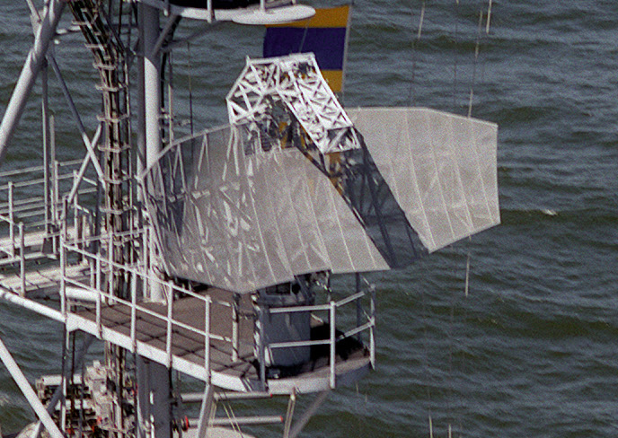 USS_Trenton_%28LPD-14%29_SPS-40_antenna.jpg