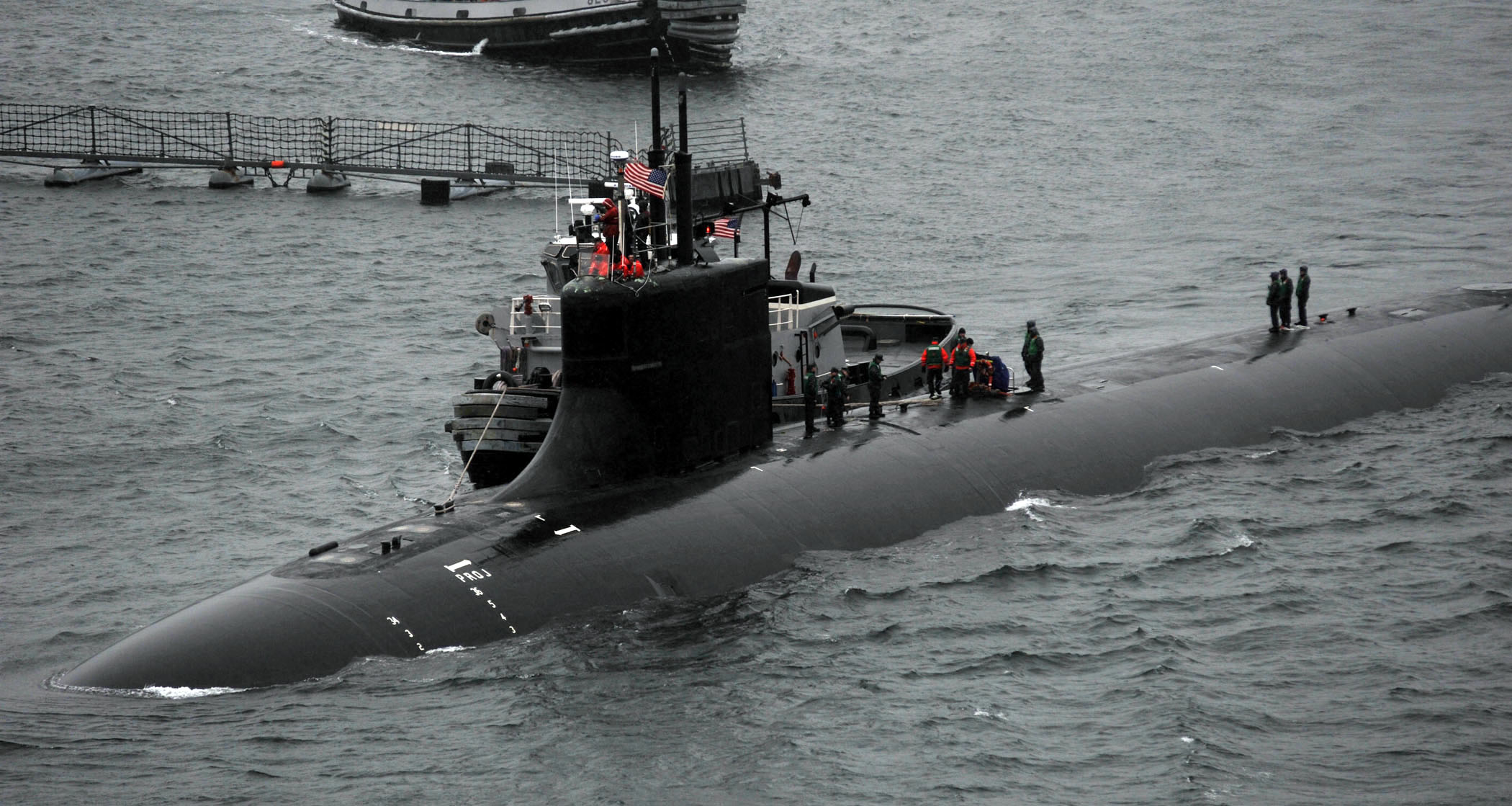 US_Navy_110427-N-JI215-109_The_Seawolf-class_attack_submarine_USS_Connecticut_(SSN_22)_returns_to_port_at_Naval_Base_Kitsap-Bremerton.jpg