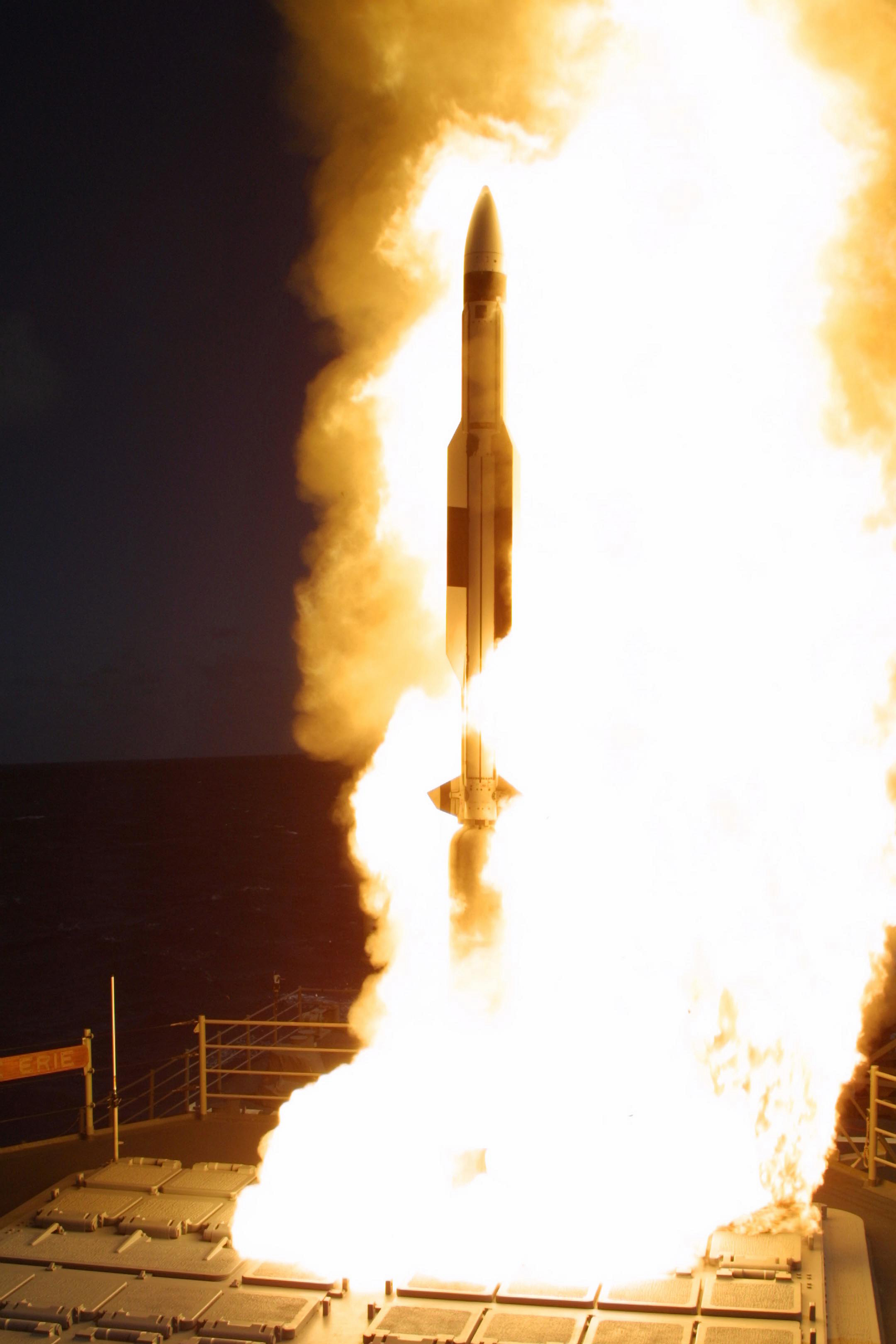 US_Navy_020613-N-0000X-002_SM-3_missile_launch.jpg