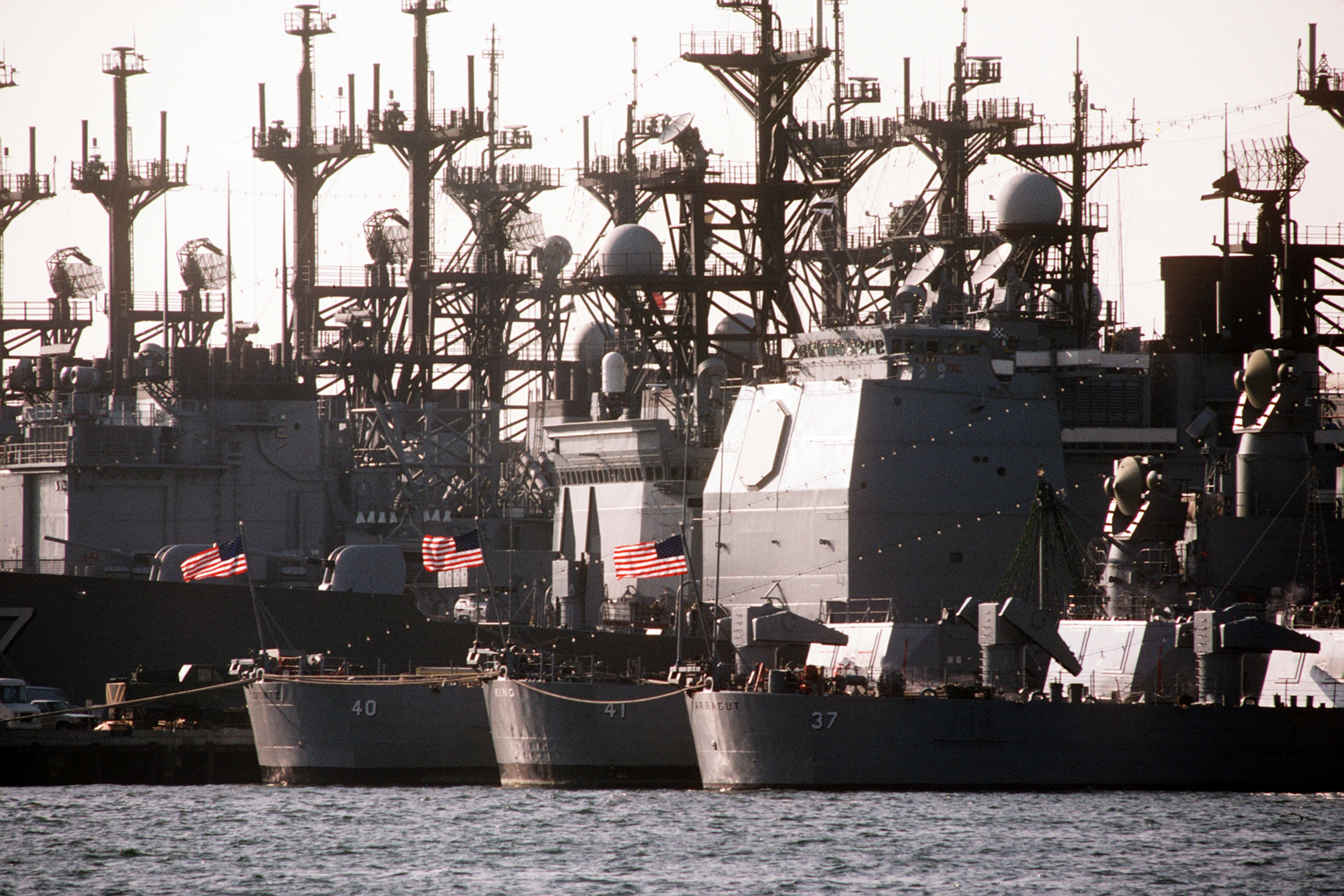 Farragut_class_destroyers_Norfolk.jpg