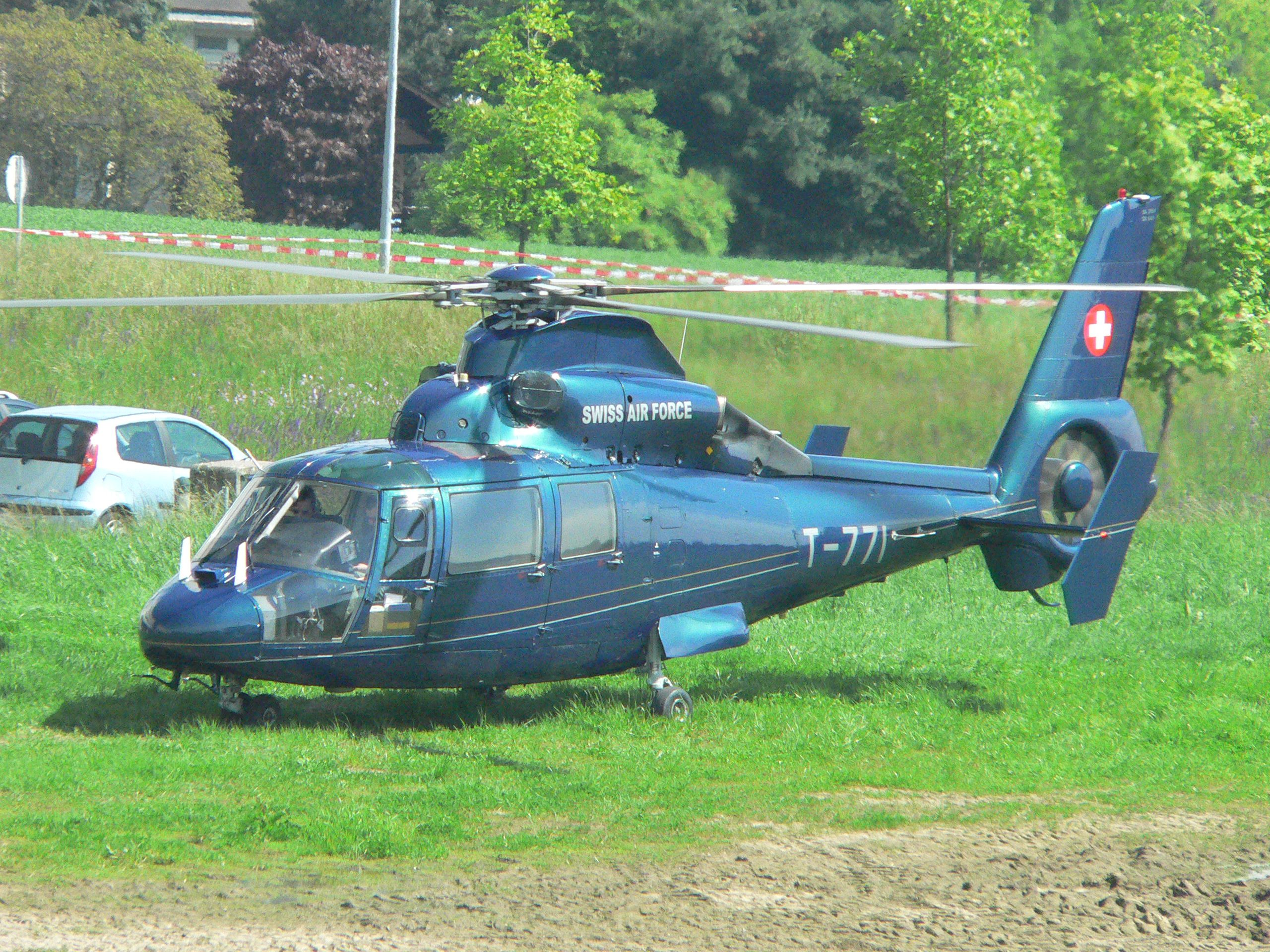 Swiss_Dauphin_helicopter_1.jpg