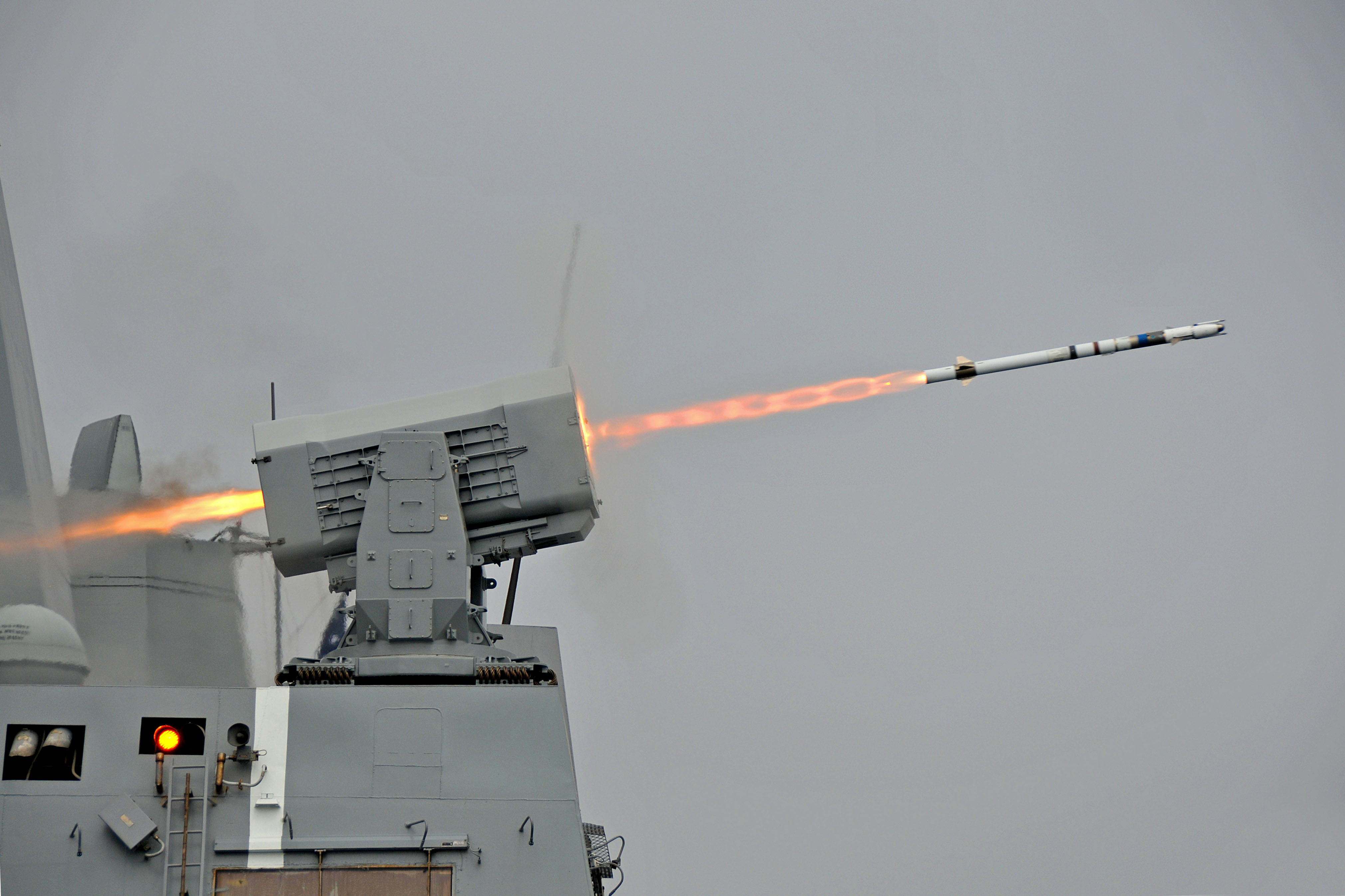 USS_New_Orleans_(LPD-18)_launches_RIM-116_missile_2013.jpg