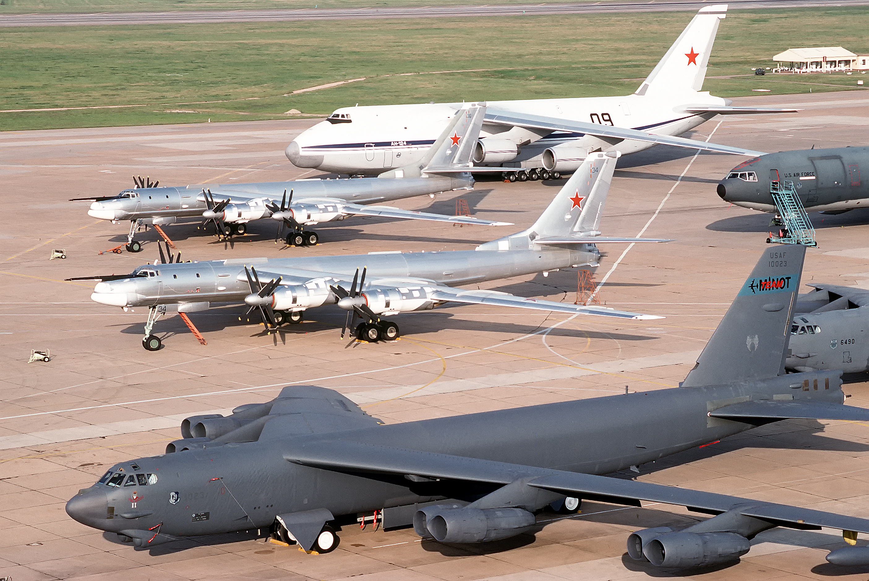 B-52_&_Tu-95.jpg