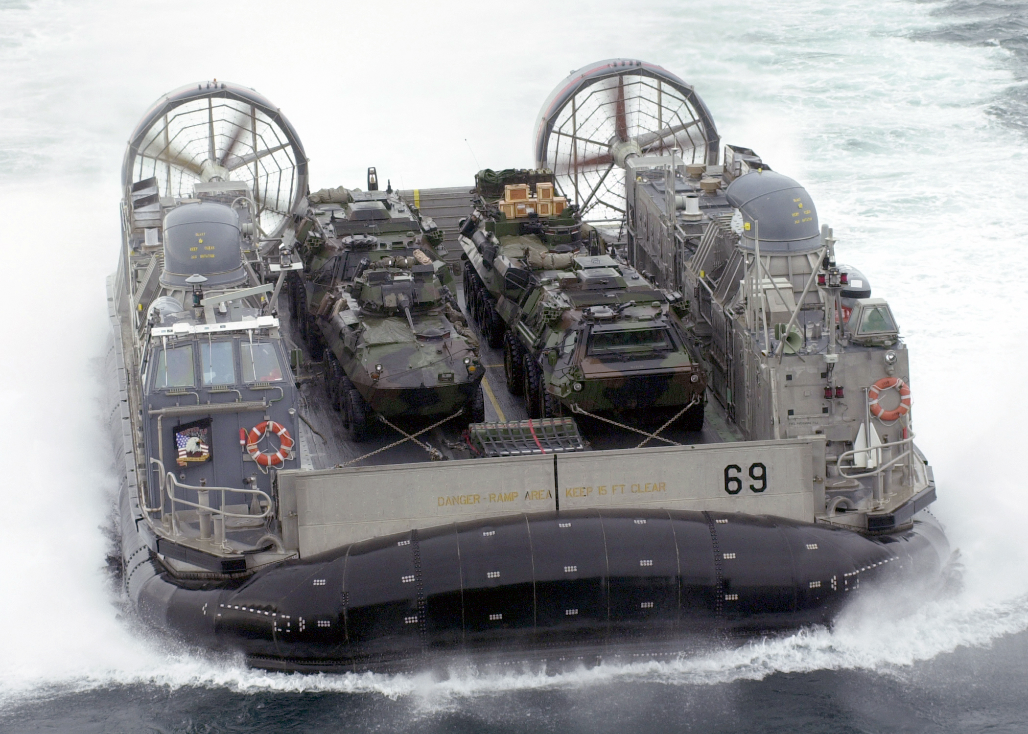 US_Navy_030113-N-2972R-114_A_Landing_Craft_Air_Cushion_(LCAC)_Vehicle_from_Assault_Craft_Unit_Four_(ACU-4)_transports_Marine_Assault_Vehicles_to_Kearsarge.jpg