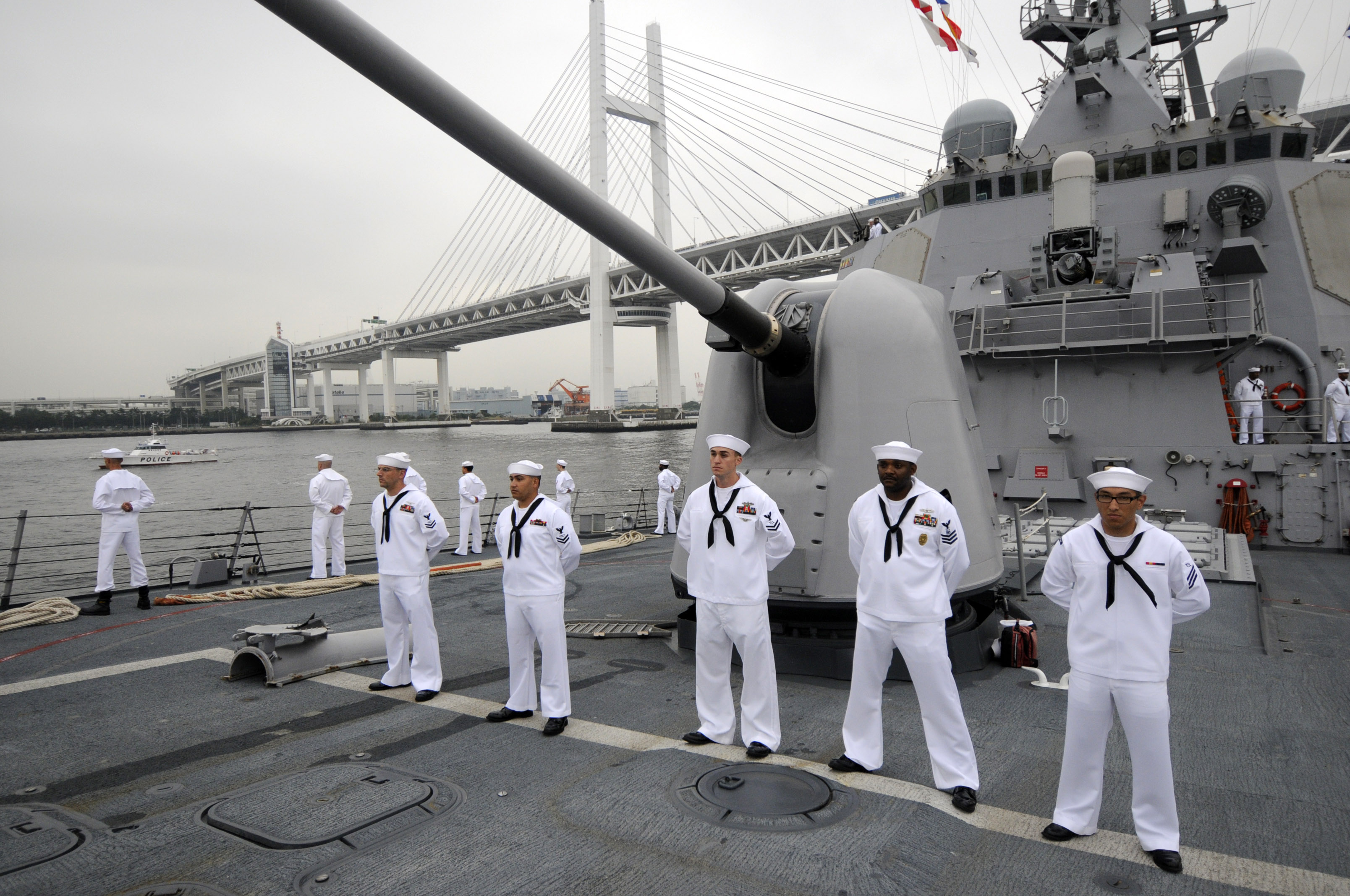 US_Navy_090721-N-3262C-069_Sailors_aboard_the_guided-missile_destroyer_USS_John_S._McCain_(DDG_56)_man_the_rails_as_the_ship_passes_under_the_Yokohama_Bridge.jpg