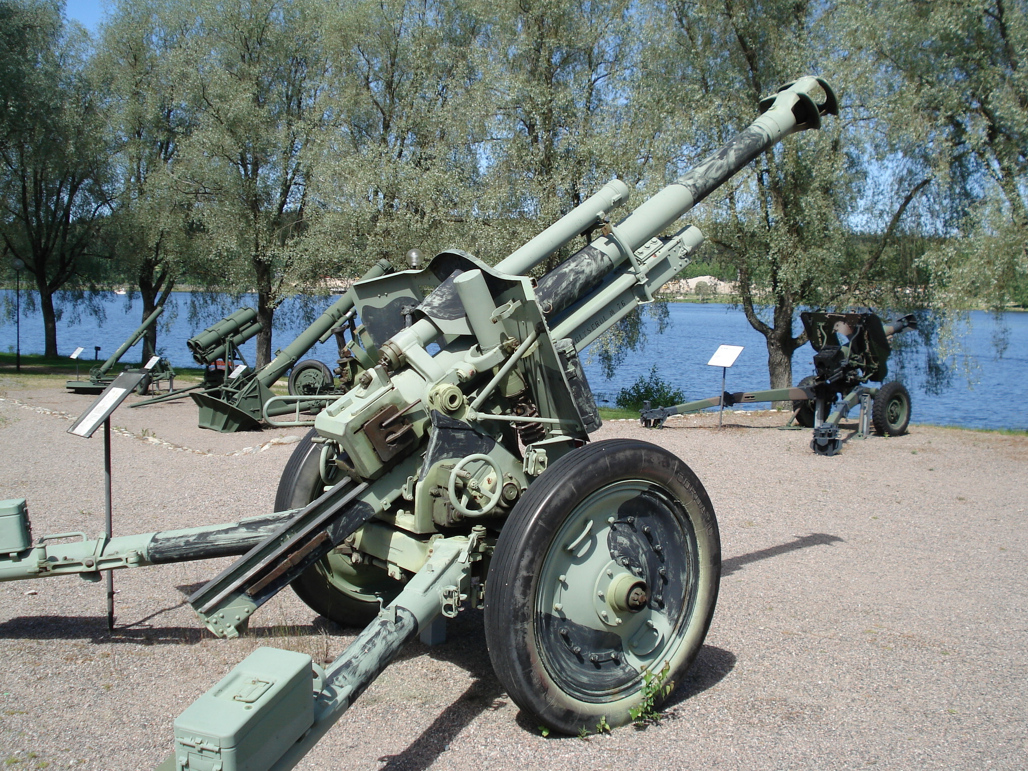 105mm_howitzer_model18_40_Hameenlinna_1.jpg