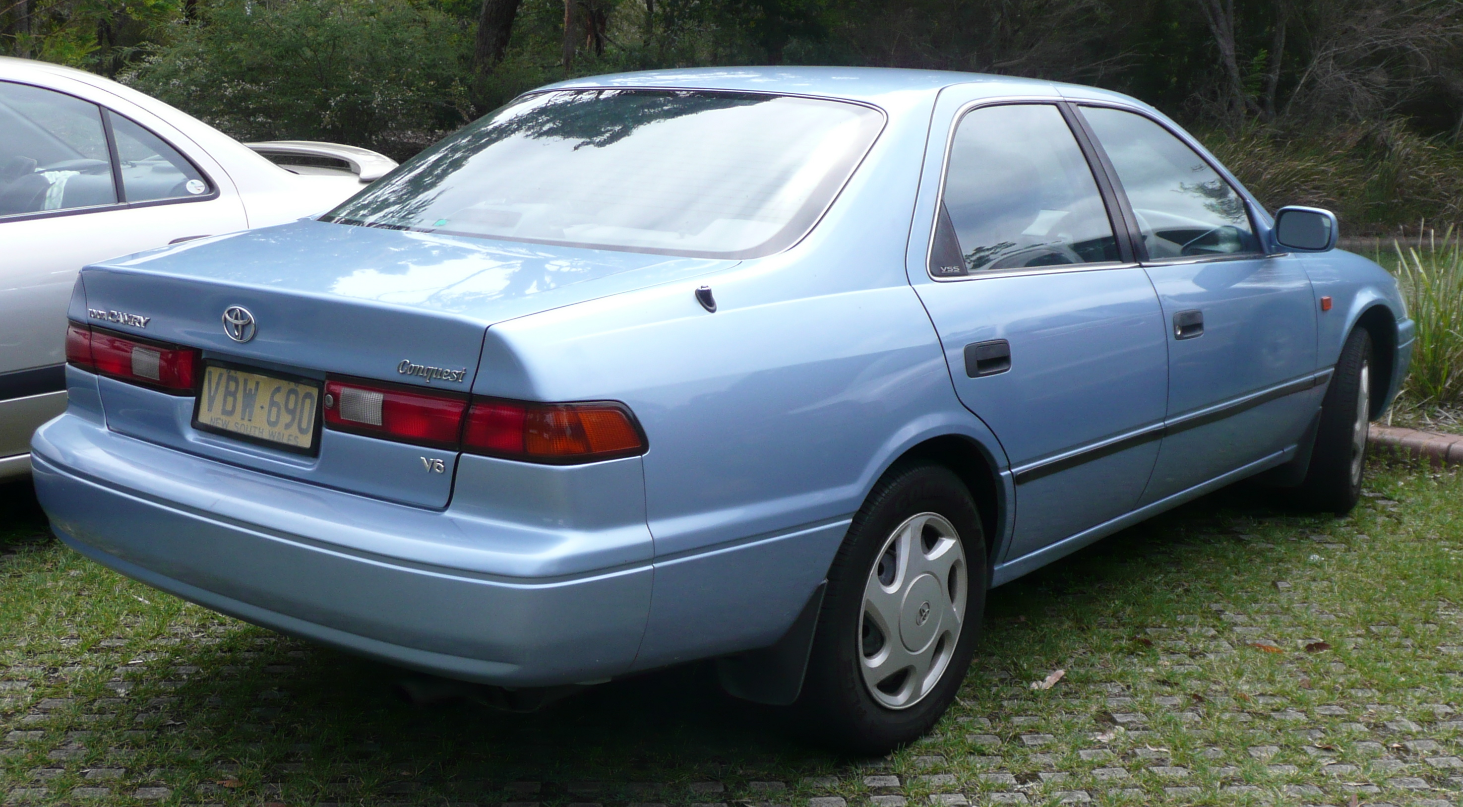 1997-2000_Toyota_Camry_(MCV20R)_Conquest_sedan_01.jpg