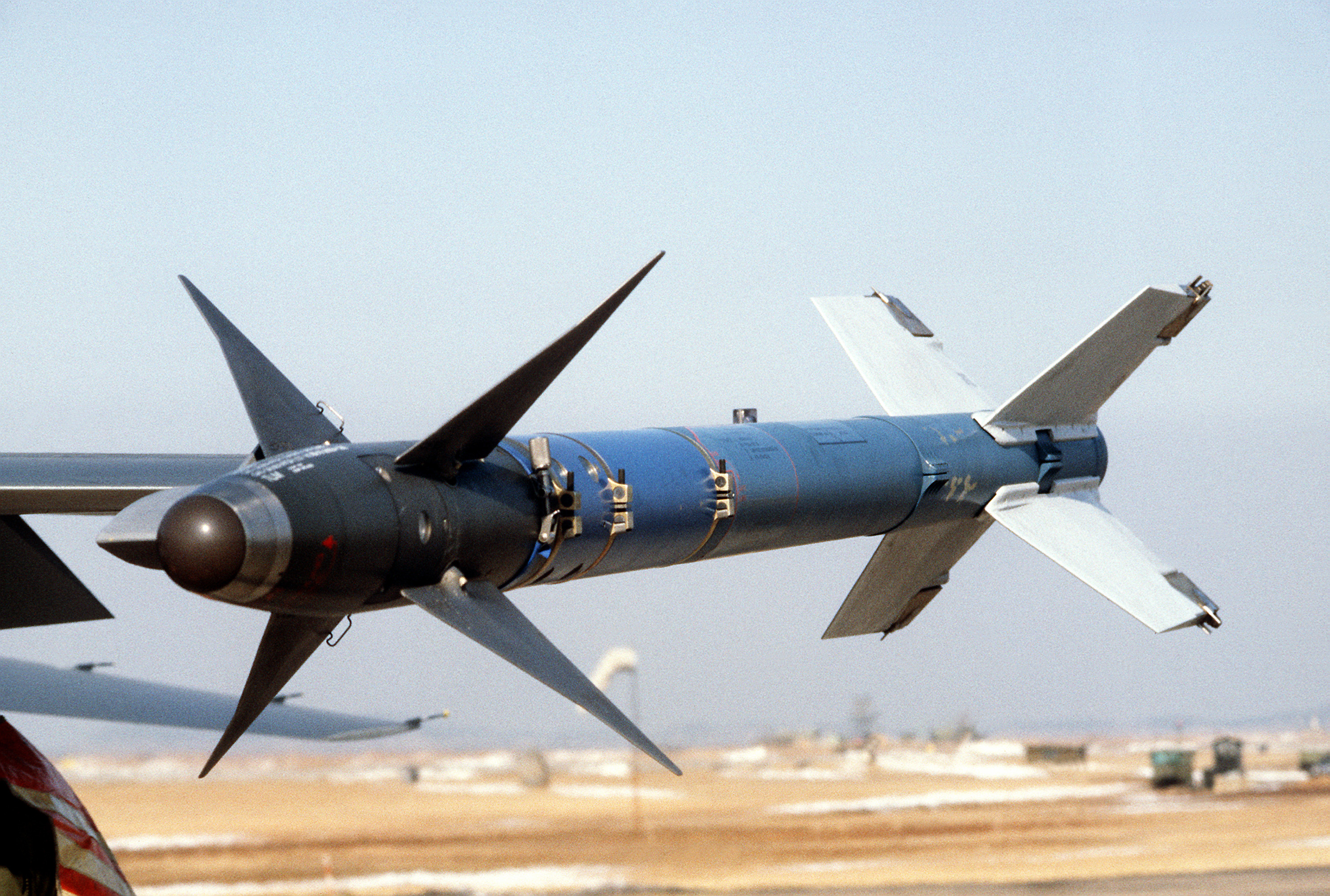 AIM-9L_DF-ST-82-10199.jpg