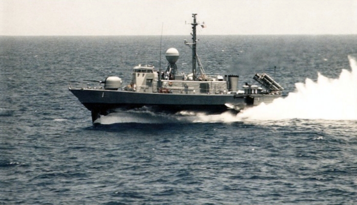 USS_Pegasus_(PHM-1)_underway_1989.jpg
