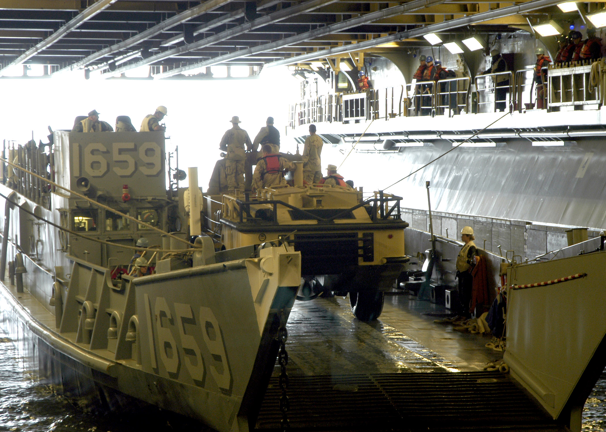 US_Navy_070515-N-8087D-018_Sailors_assigned_to_the_amphibious_assault_ship_USS_Wasp_(LHD_1)_load_a_service_vehicle_aboard_Landing_Craft_Unit_(LCU)._LCUs_are_primarily_used_to_transport_personnel_and_vehicles.jpg