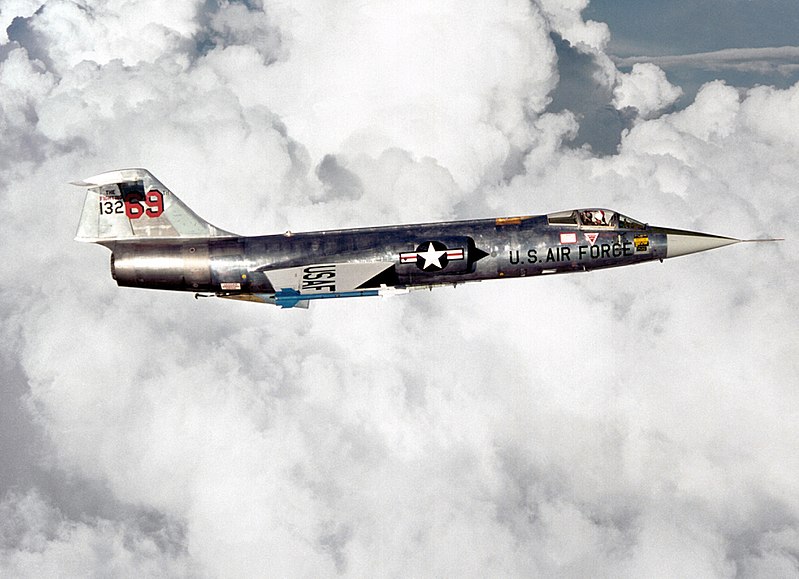 800px-F-104_right_side_view.jpg