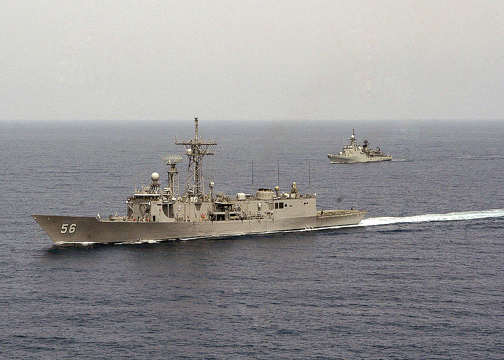 1024px-USS_Simpson_%28FFG_56%29_and_Algerian_frigate_El_Kirch.jpg